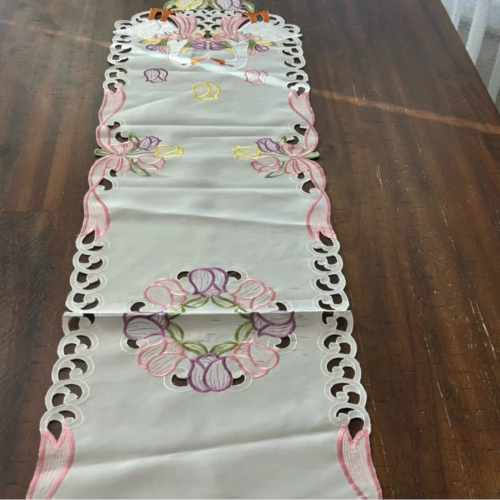 Embroidered Goose Table Runner with Floral Design‎